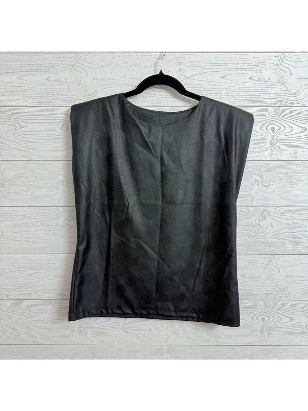 Venti 6 Women’s Black Sleeveless Faux Leather Boxy Top. Size M